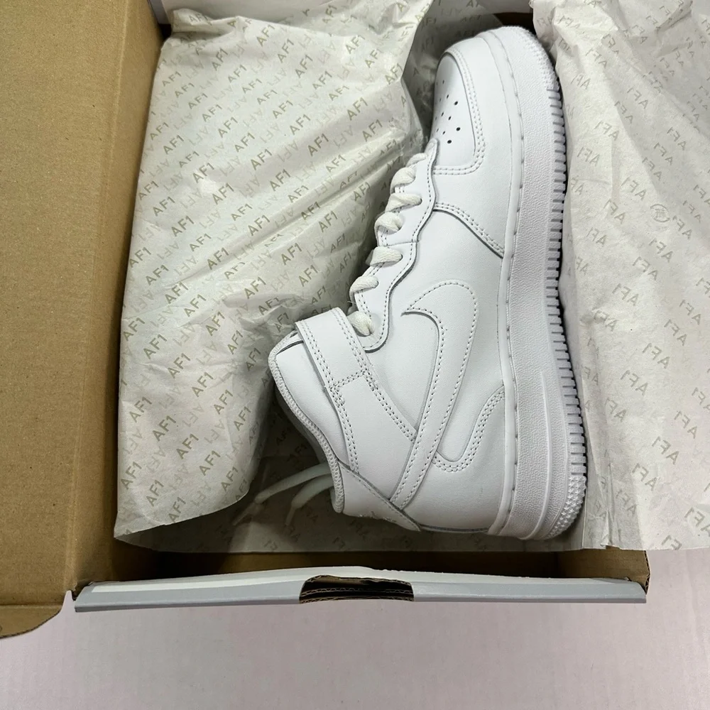 Nike Air Force 1 Mid LE Big Kids 5Y - white/white - BNIB - Picture 3 of 9